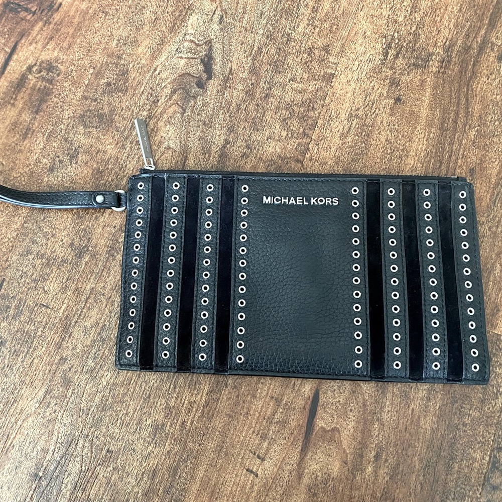 EUC - Michael Kors Wristlet